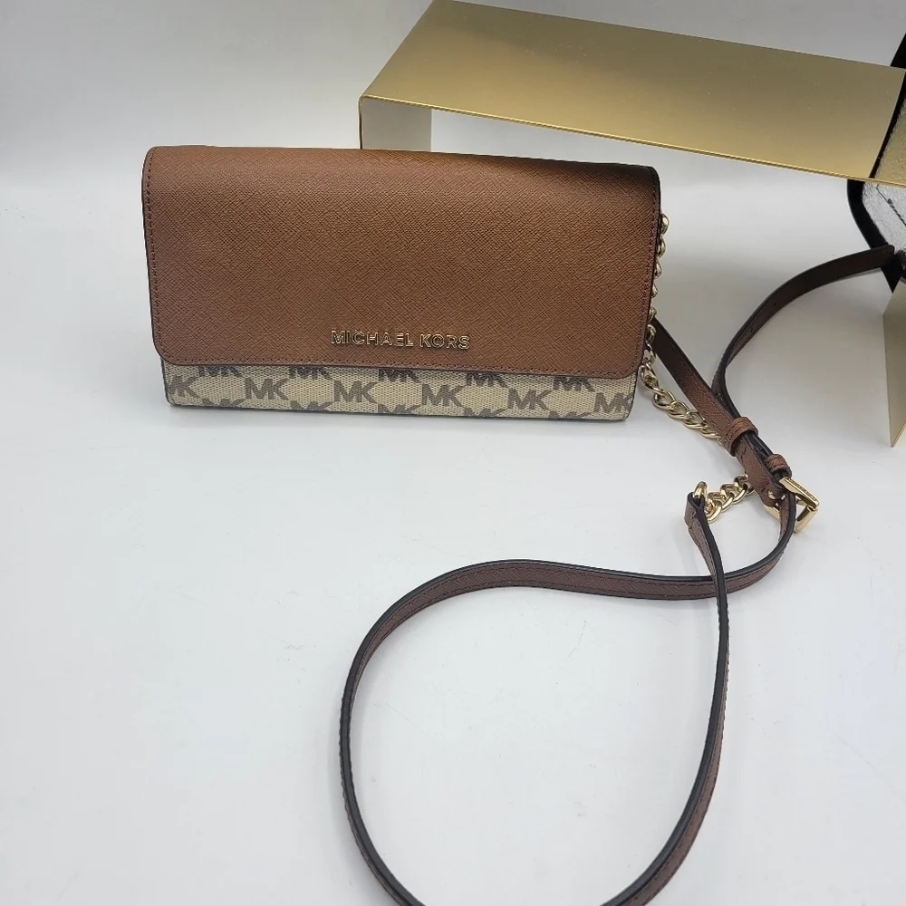 Michael Kors MK Signature Convertible Wallet • Crossbody